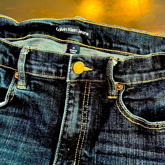 EUC Calvin Klein stretch skinny jeans in dark wash - Picture 1 of 3